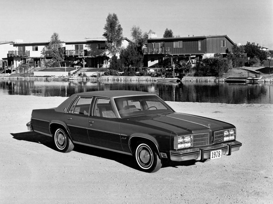 Oldsmobile Delta 88 Royale Sedan '1978
